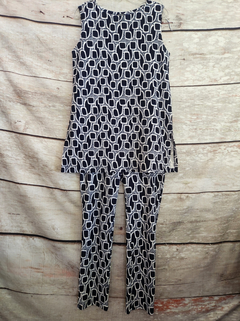Clara Sun Woo Navy & White Geometric Sleeveless pantsuit Set